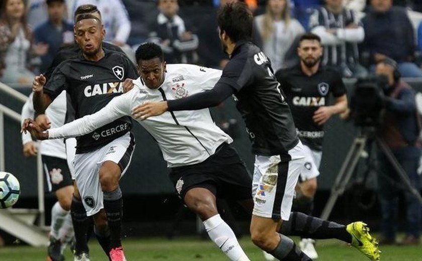 Jô perde pênalti, se recupera e dá vitória ao Corinthians contra Botafogo