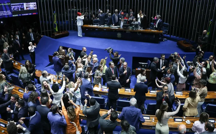 Imprensa estrangeira vê vitória de Lula em aprovação do fim da 6x1