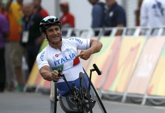 Morre Alessandro Zanardi, multicampeão paralímpico e ex-piloto de F1 e Indy