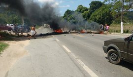 Por conta de falta de água, residentes em Satuba bloqueiam a BR-316