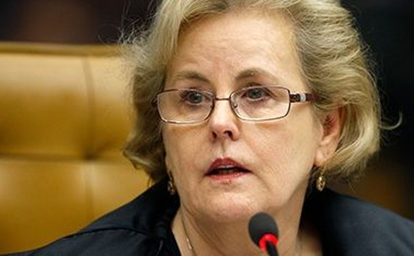 Gleisi diz que prisão de Lula é política e PT tem esperança em voto de Rosa Weber