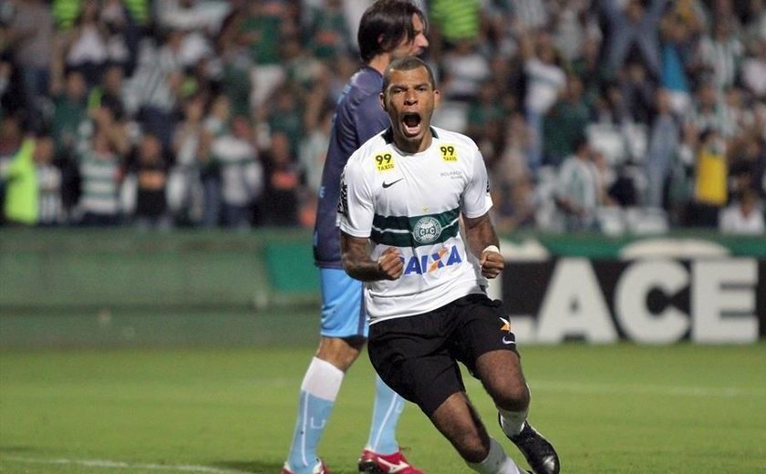 Palmeiras empresta experiente volante Amaral para a Chapecoense