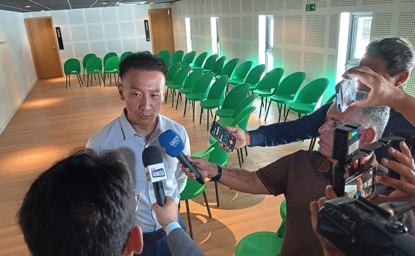 A convite de Ronaldo Medeiros, membro de Embaixada explica relação Brasil-China