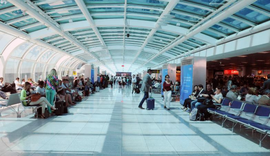 Mais de 1,3 milhão de pessoas devem viajar pelos principais aeroportos do país nesta Páscoa