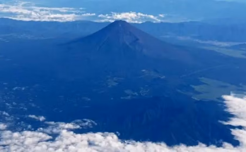 Pai deixa filho de 7 anos sozinho em caminhada no Monte Fuji