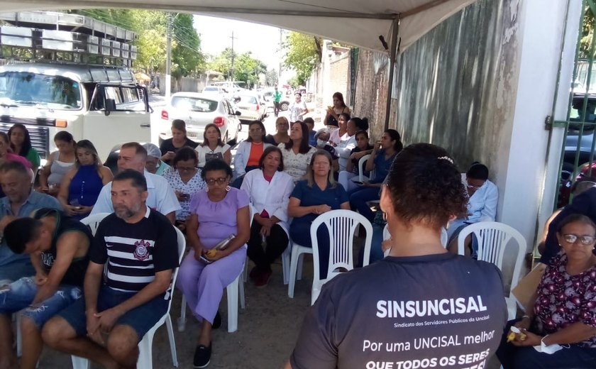 Servidores do Portugal Ramalho realizam protesto por realocação da unidade