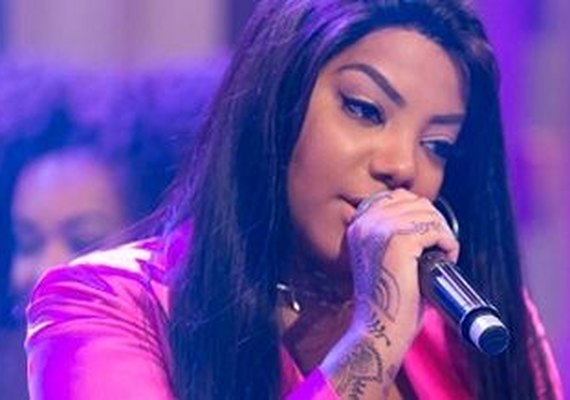 De novo! Ludmilla recusa tirar fotos alegando que está resfriada, diz garçom
