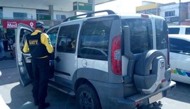 SMTT remove veículos por realizar transporte clandestino em Maceió