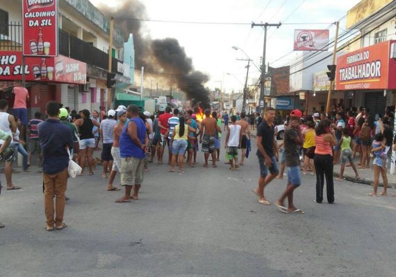 Protesto interdita via principal do Feitosa por causa de falta de água