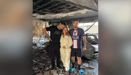 Pais de MC Gui são hospitalizados após incêndio destruir casa