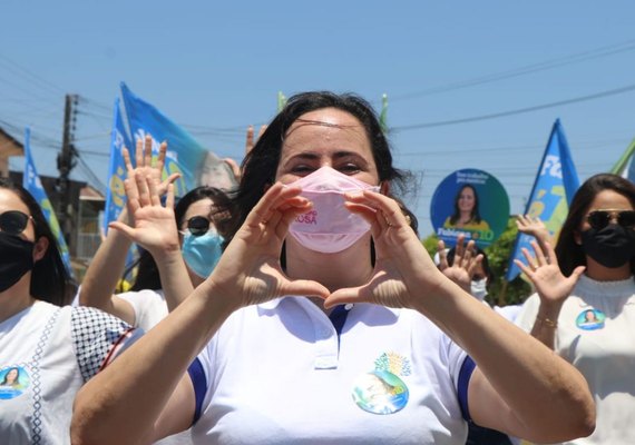Fabiana percorre bairro Brasília na manhã deste sábado