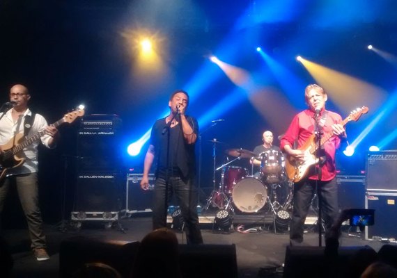 Renato e Seus Blue Caps, The Fevers e Zezo animam o evento “Embalo de Sexta”