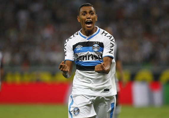 Grêmio domina o Atlético-MG e encaminha título em pleno Mineirão