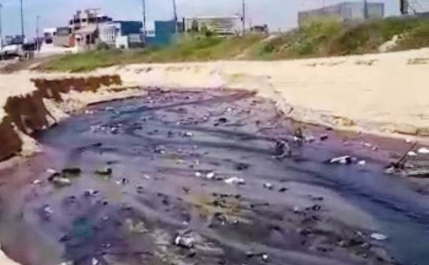 Moradores denunciam esgotos que deságuam no mar da capital alagoana