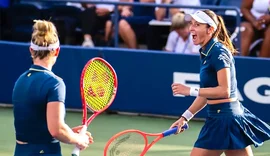 Dupla com a brasileira Luisa Stefani vence estreia no WTA de Wuhan