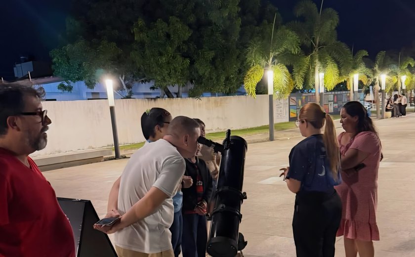 Famílias contemplam estrelas nas noites de Arapiraca