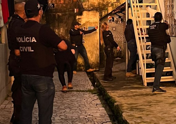 Polícia Civil prende dois foragidos condenados por crimes de homicídio em Maceió