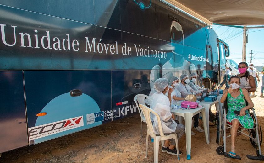 Ônibus da Vacina ultrapassa 9 mil doses aplicadas e encerra passagem por Maceió