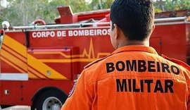 Bombeiros são acionados para conter incêndio em dois carros de luxo