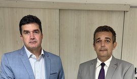 Rui Palmeira entrega à Defensoria Pública laudo técnico que comprova inexistência de tratamento de esgoto na Santa Lúcia