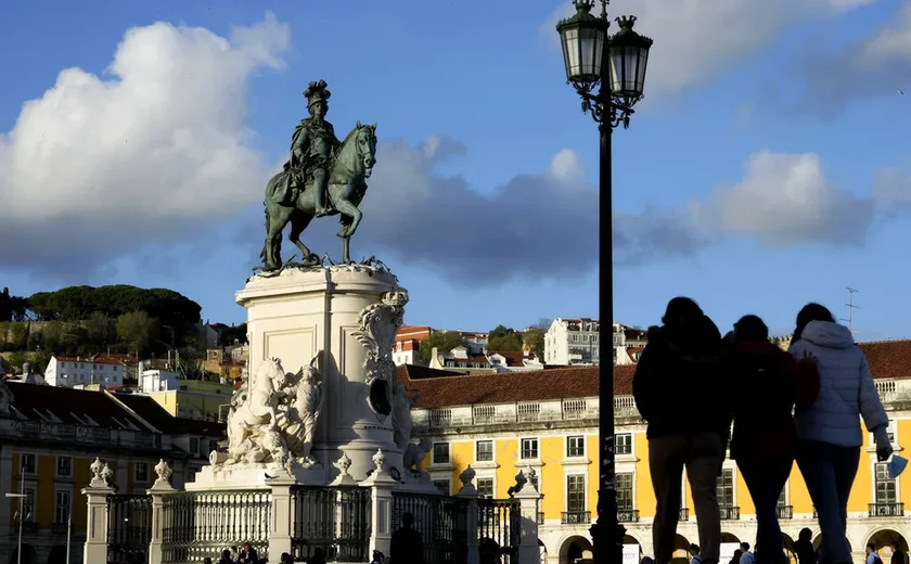 Aumenta o número de imigrantes brasileiros em Portugal que pedem ajuda para regressar ao Brasil