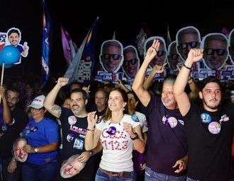 'Precisamos de mais mulheres no poder', defende Ceci em ato de campanha que movimentou Atalaia