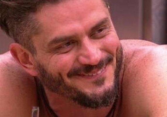'BBB 17': Marcos revela que vai correr pelado pela casa na final do reality
