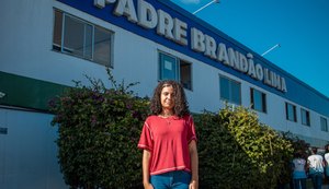 Egressa da Rede Municipal de Maceió, aluna surda passa em Química no Ifal