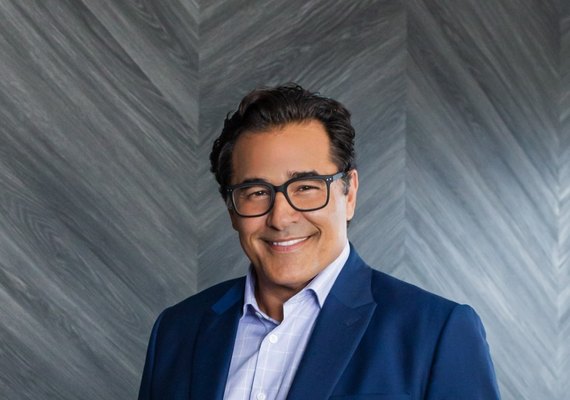 Luciano Szafir firma parceria com empresa distribuidora de projetos educacionais