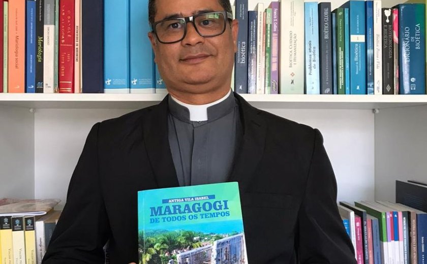 Padre lança livro sobre o passado de Maragogi