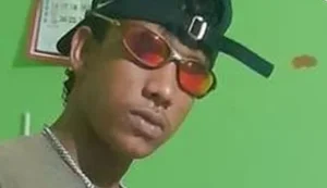 Jovem é assassinado a tiros e corpo é encontrado em terreno baldio