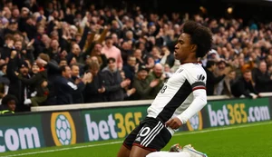 Fulham vence Nottingham Forest com golaço de Willian e assistência de Andreas Pereira