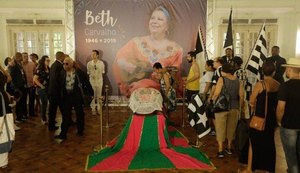 Beth Carvalho é velada ao som de sucessos e homenagens