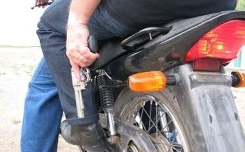Posto de combustíveis é assaltado por ladrão em motocicleta
