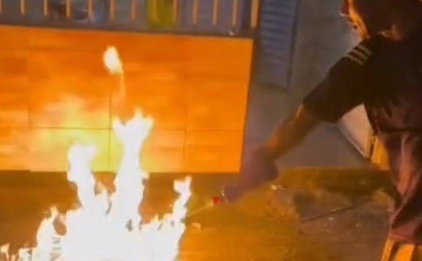 Torcedor queima tv após derrota do Brasil para Noruega