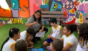 Professora alagoana é finalista de competição nacional do Youtube