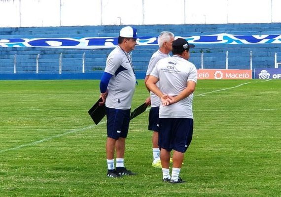 CSA renova com o técnico Flávio Araújo para a próxima temporada