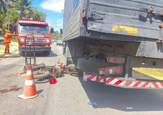 Motociclista fica ferido em colisão com caminhão na AL-101 Norte