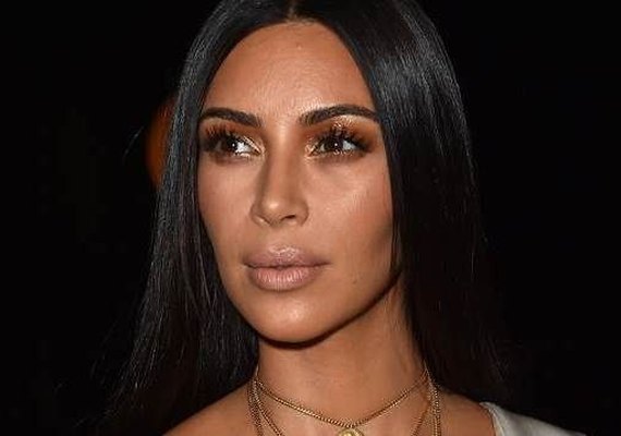 Kim Kardashian achou que seria estuprada e assassinada durante assalto em Paris