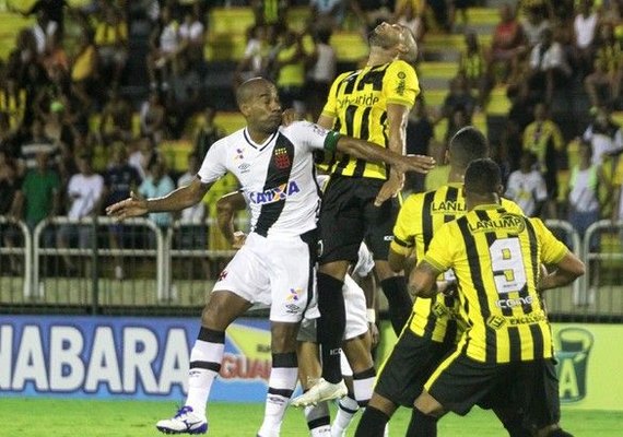 Vasco para na retranca e perde para o Volta Redonda no Carioca