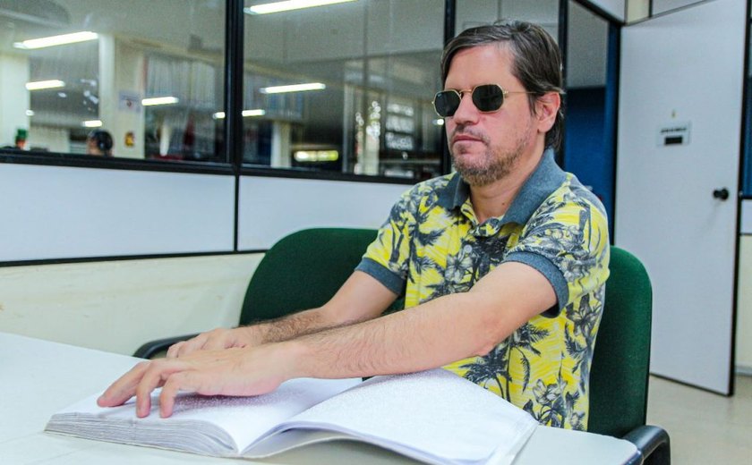 Biblioteca Municipal de Arapiraca se destaca na inclusão de cegos e pessoas de baixa visão
