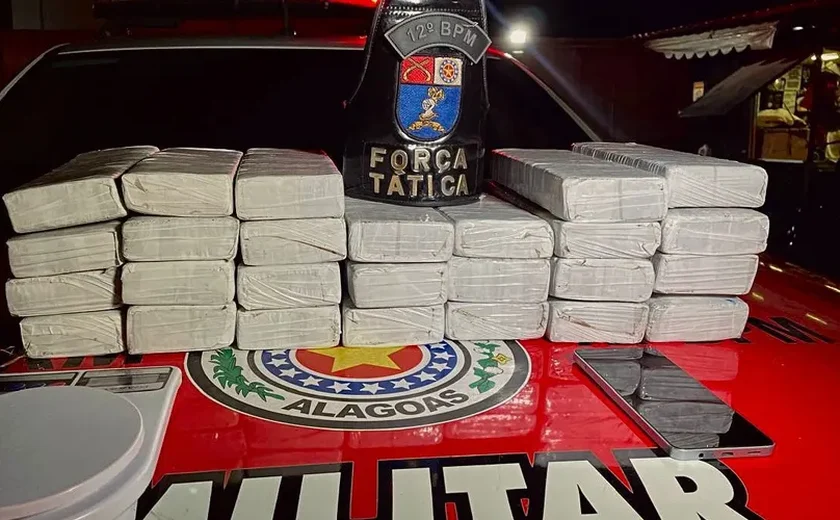 Polícia apreende 24,7 kg de maconha em apartamento no Conjunto José Tenório