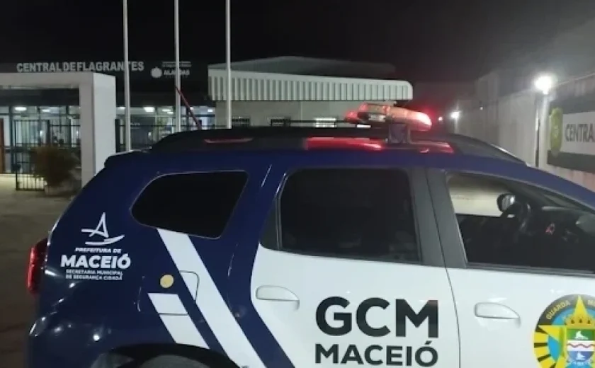 SEMSC desmonta ponto de consumo de drogas na Ponta da Terra