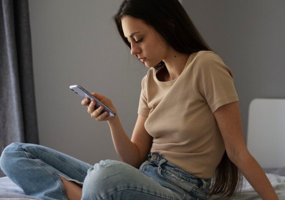 Uso excessivo de telas provoca aumento de DORT/LER entre jovens e adolescentes