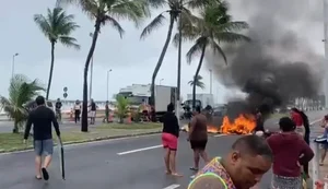 Moradores protestam contra falta de energia em três bairros de Maceió