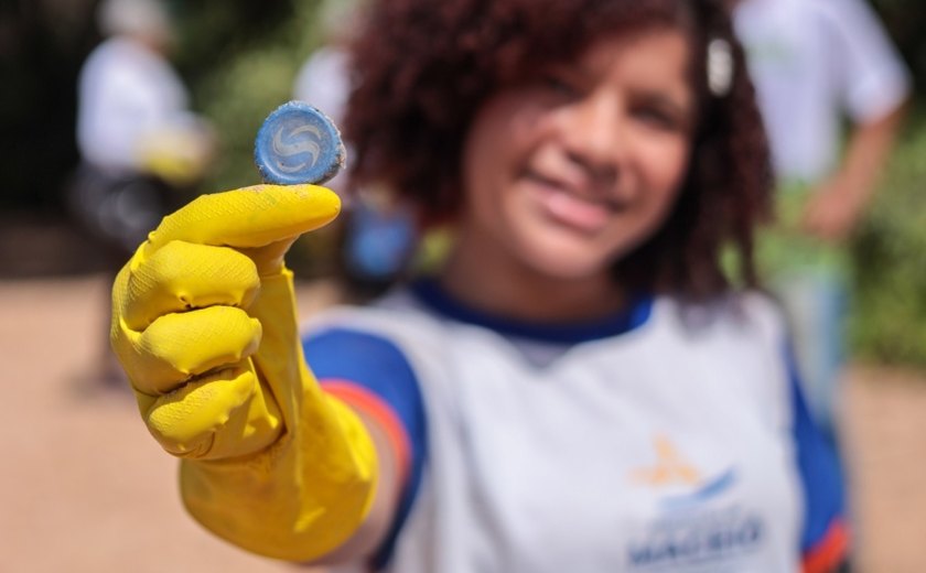 Com apoio de parceiros, Alurb realiza mutirão de limpeza na foz do Riacho Jacarecica