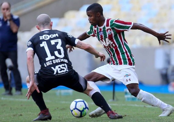 Vasco vence Fluminense e respira no Brasileiro