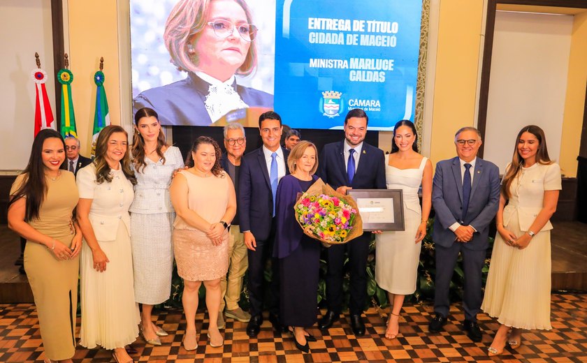 Câmara destaca pioneirismo de Marluce Caldas durante entrega de título de cidadã maceioense