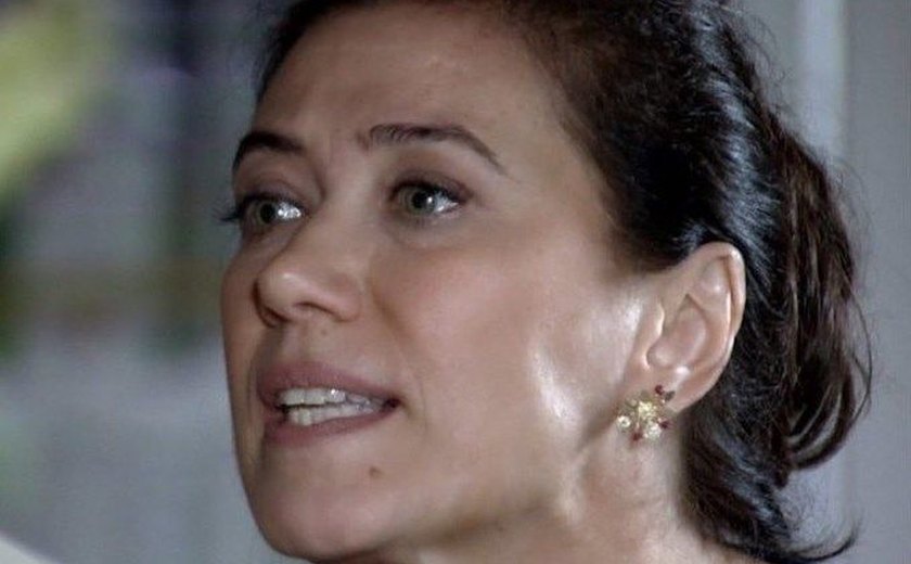Griselda conta crimes de Tereza Cristina para delegado em 'Fina Estampa'