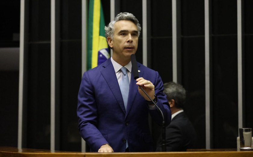 Rafael Brito cobra votação de projeto que cria política nacional de prevenção à violência em escolas